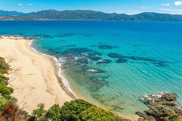 Location de vacances pour 8 personnes, avec vue ainsi que terrasse et piscine dans Plage d'Abartello - 2