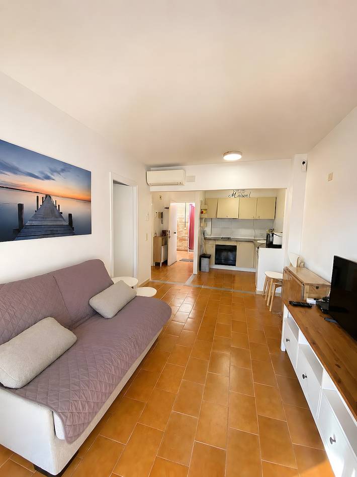 Apartamento entero, Casa Vacacional 'Can Vera Port' con Vista a la Montaña, Wi-Fi y Aire Acondicionado in Platja del Port (Llanca), Llansá