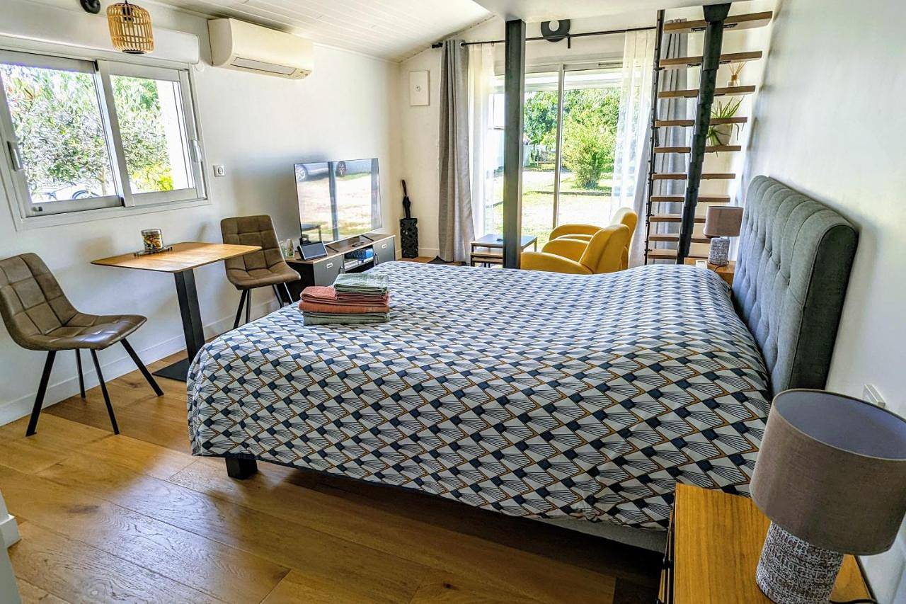 Appartement entier, Studio indépendant et climatisé, au calme, avec parking privé et grand jardin, proche de Toulouse in Villeneuve-Tolosane, Toulouse et ses environs