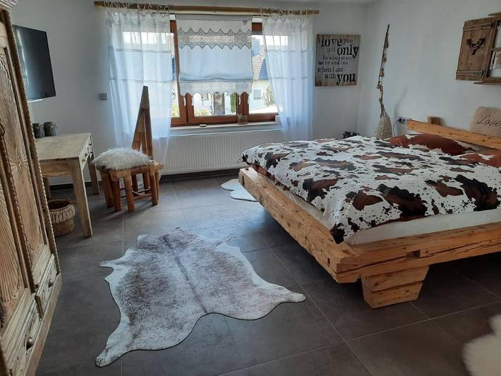 Ferienwohnung für 4 Personen, mit Terrasse und Garten sowie Ausblick in Abensberg