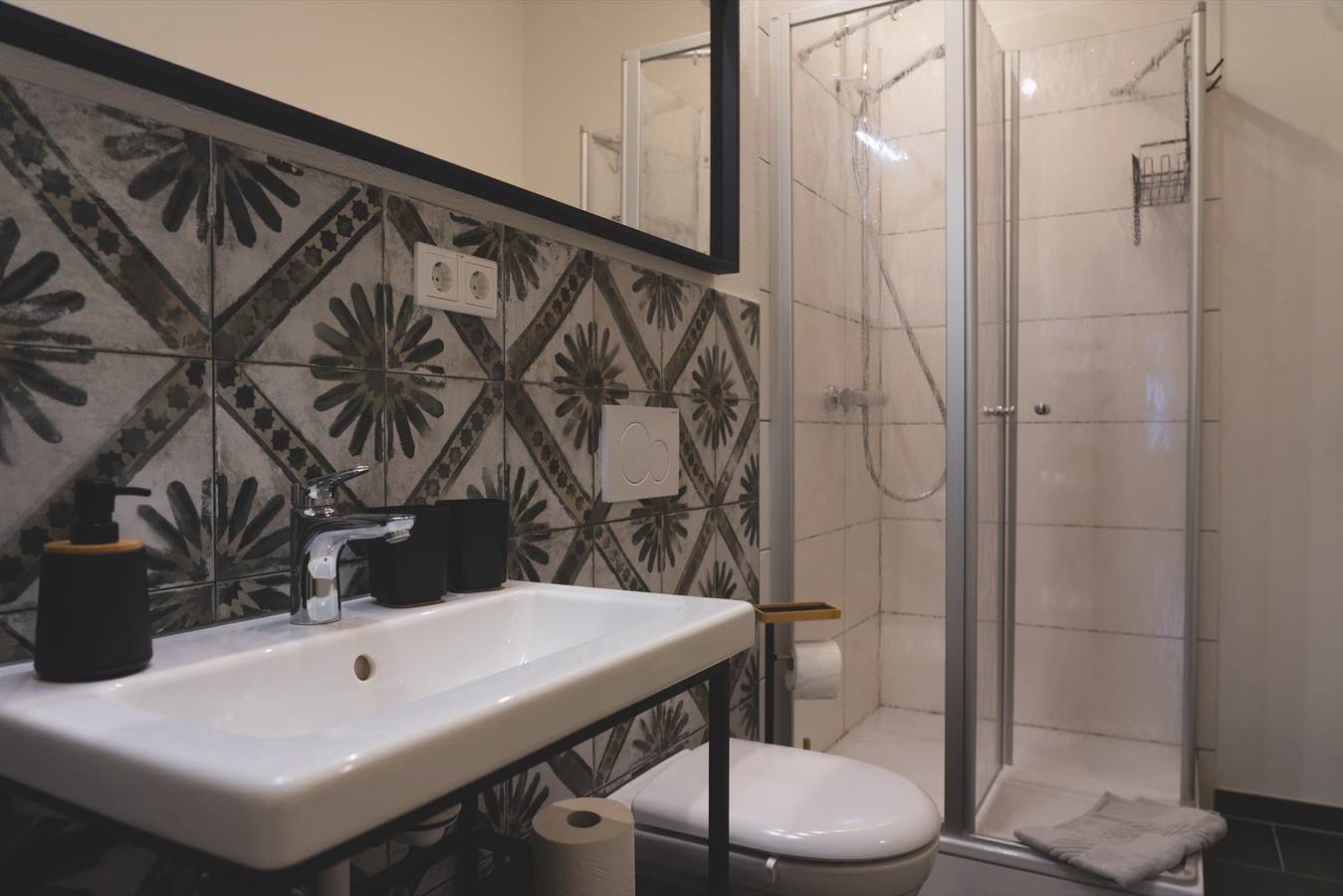 Altstadt Quartier - Vierbettzimmer Wald, 1 Doppelbett + 1 Etagenbett mit eigenem Bad, max. für 4 Personen in Schotten, Vogelsberg Region