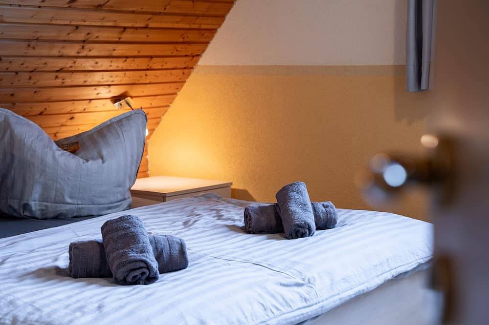 Ganze Wohnung, Ferienwohnung Falkenturm - Ferienhaus Am Boddenufer in Buschvitz, Bergen auf Rügen und Umgebung