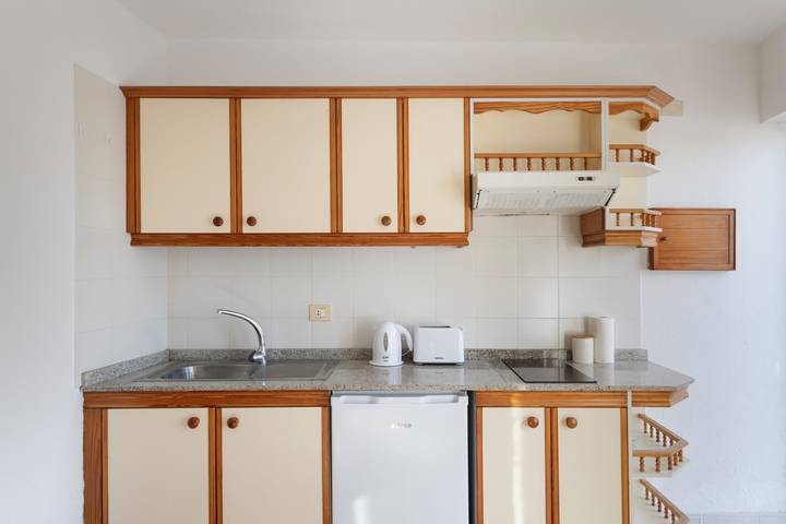 Apartamento entero, Apartamento 'La Bayana - 3' con vistas al mar, piscina comunitaria y Wi-Fi in Puerto Naos, Los Llanos de Aridane