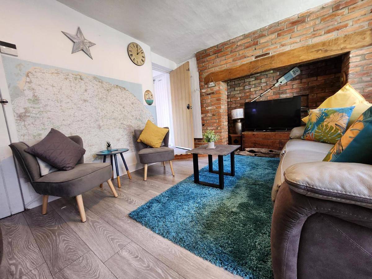 Anchoragewells King and Doubles on Room-Only or the Entire Cottage for 8 with 4 Ensuite Rooms in Wells-next-the-Sea, Norfolk Coast