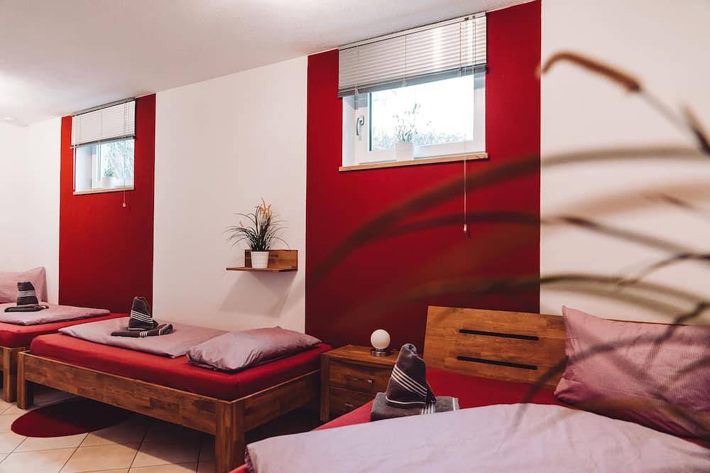 Ganze Wohnung, Moderne Ferienwohnung (80qm) mit gemütlicher Sitzecke im Garten in Kolitzheim, Fränkisches Weinland