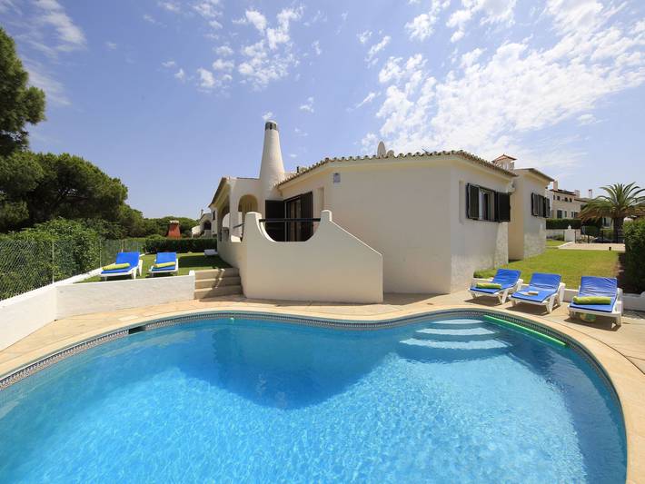 Villa for 6 people, with pool and terrace, child-friendly in Vilamoura