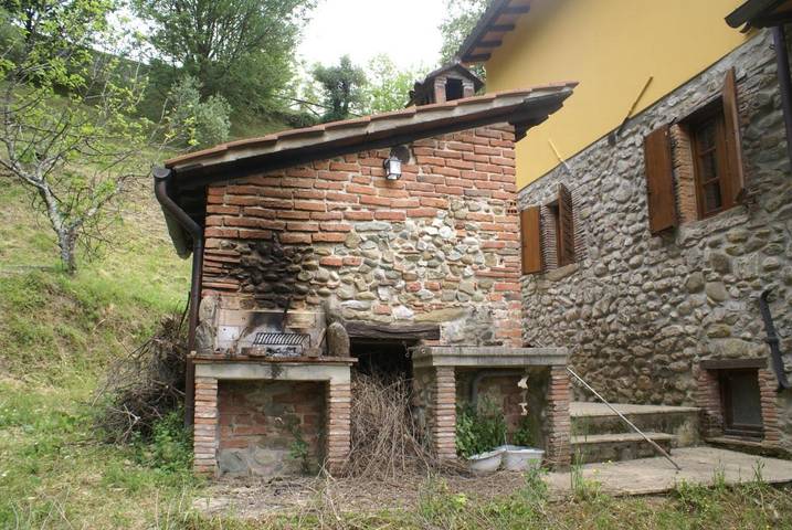 Gîte pour 10 personnes, avec Balcon et Terrasse ainsi que Jardin et Vue à Barga - 4