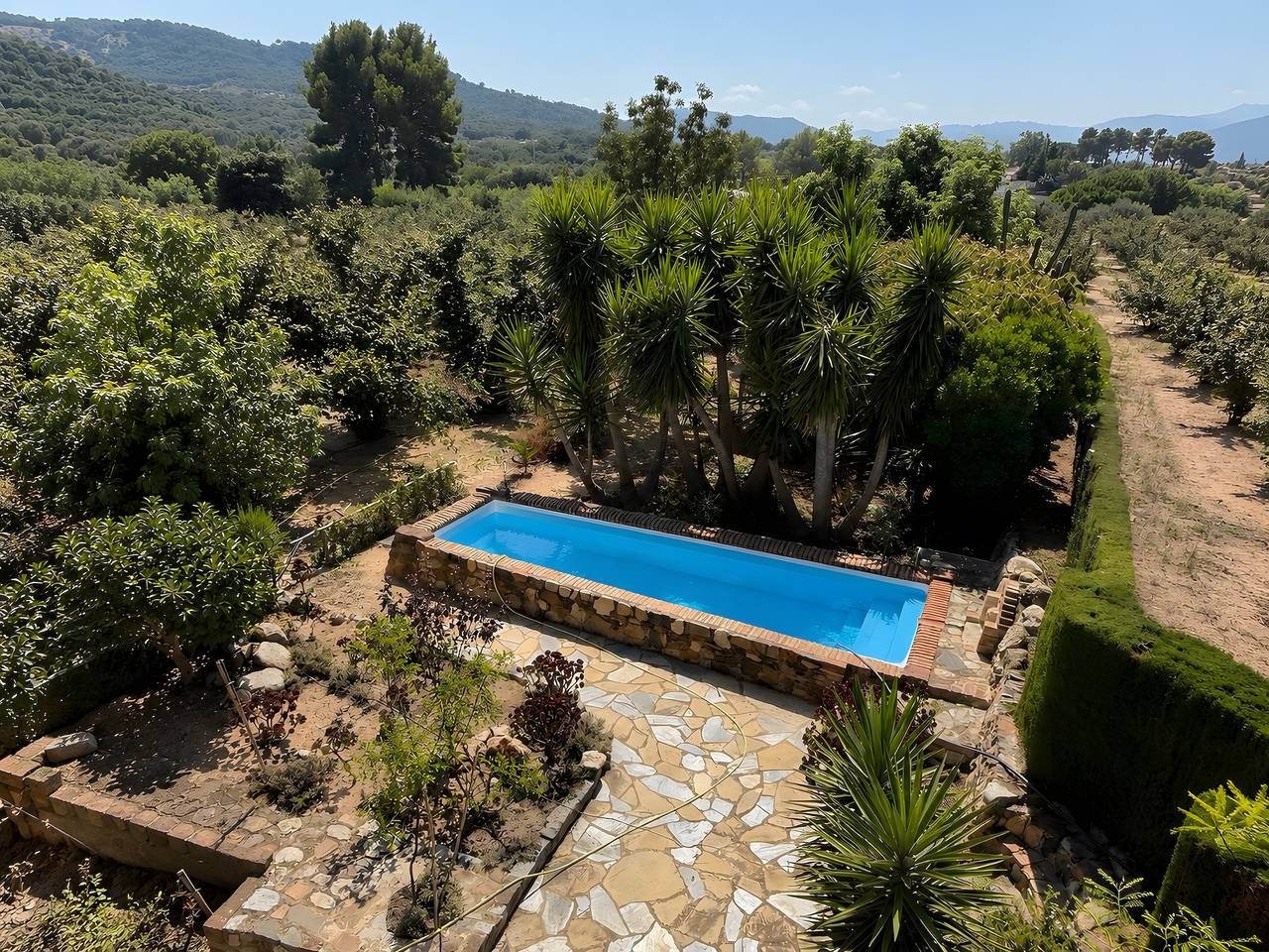 Chalet 'Masia El Tiller' con vistas a la montaña, piscina privada y jardín privado in Aleixar, Baix Camp