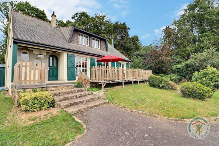 Gîte pour 6 personnes, avec Terrasse ainsi que Jardin et Vue à Parigné