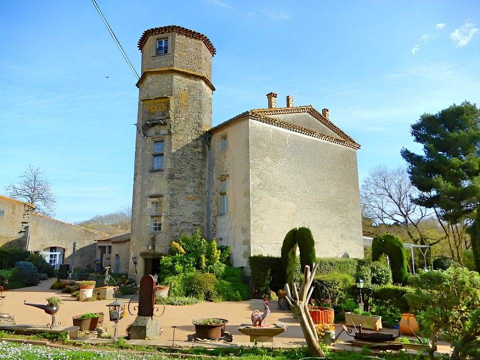 Château Saint-Martin, tables d'hôtes, chambres d'hôtes - Assalhy (+ annexe 8m²) in Carcassonne, Région de Carcassonne