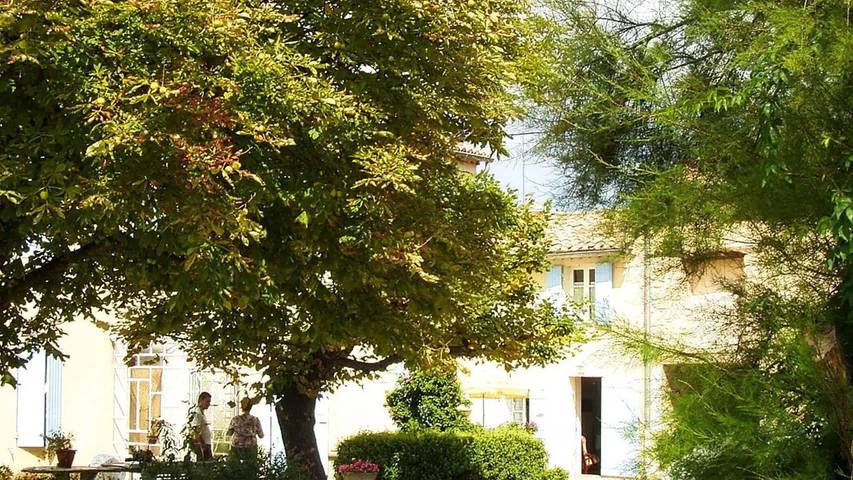Gîte pour 4 personnes, avec jardin à Monteux