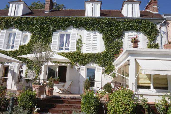 Location de vacances pour 2 personnes, avec Terrasse ainsi que Jardin et Vue à Feucherolles