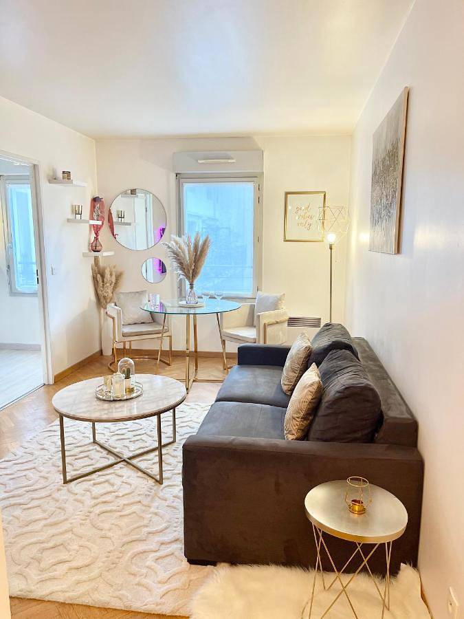 Appartement entier, One-Bedroom Apartment in Le Raincy, Seine-Saint-Denis