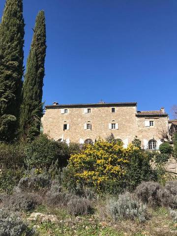 Gîte pour 3 personnes, avec jardin ainsi que piscine et vue à Vézénobres