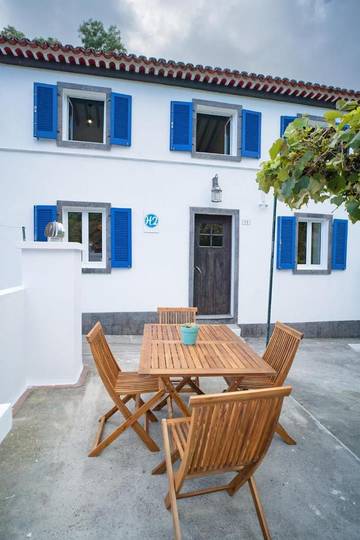 Gîte pour 4 personnes, avec balcon et vue dans Água de Alto