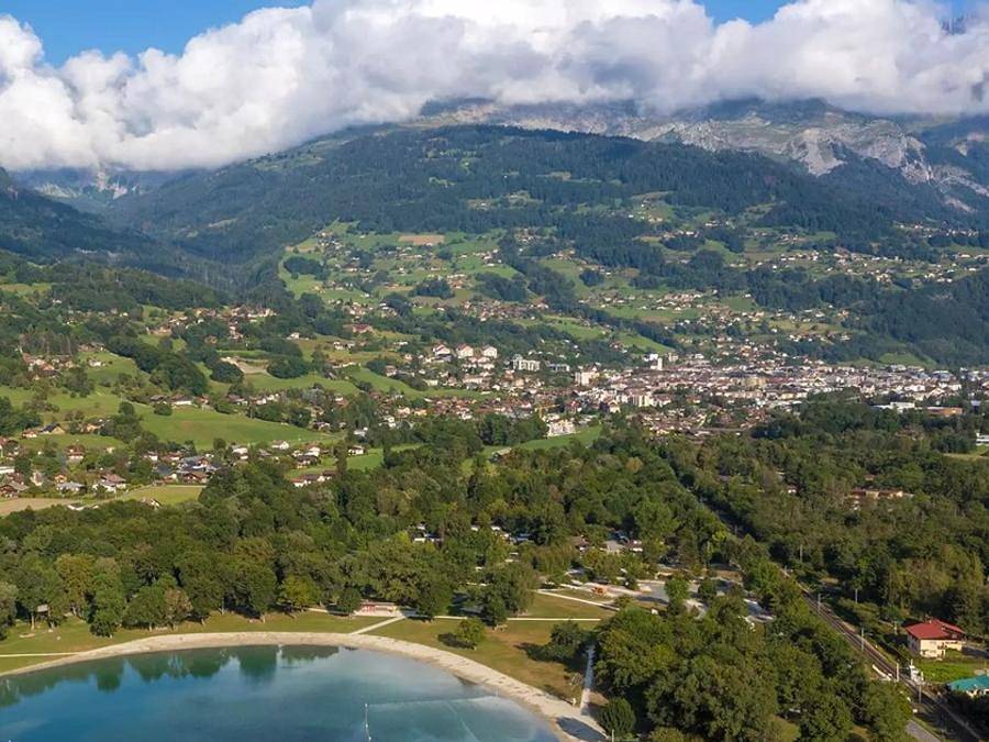 Flower Camping Les Iles - Mobilhome 4 personnes - Standard 27m² - 2 chambres + Tv + Terrasse in Passy, Pays du Mont-Blanc