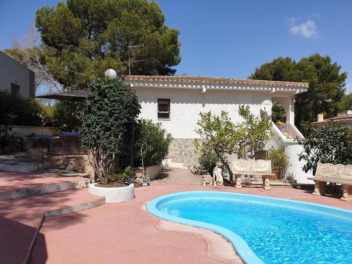 Apartamento para 8 personas, con Balcón y Terraza además de Jardín y Piscina en Los Balcones