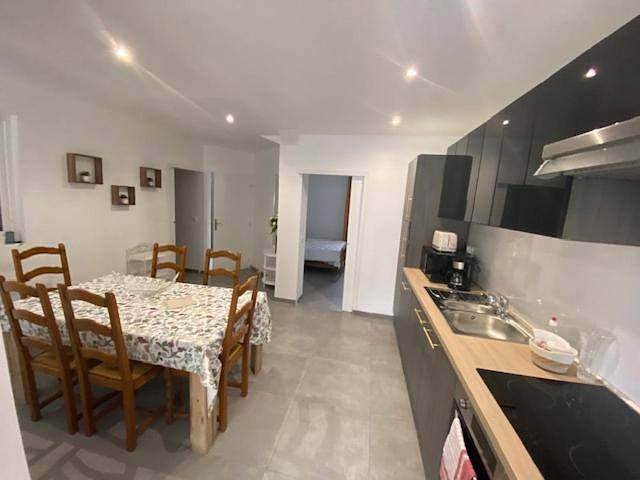 Gîte pour 10 personnes, avec piscine ainsi que vue et jardin dans Camblain-Châtelain