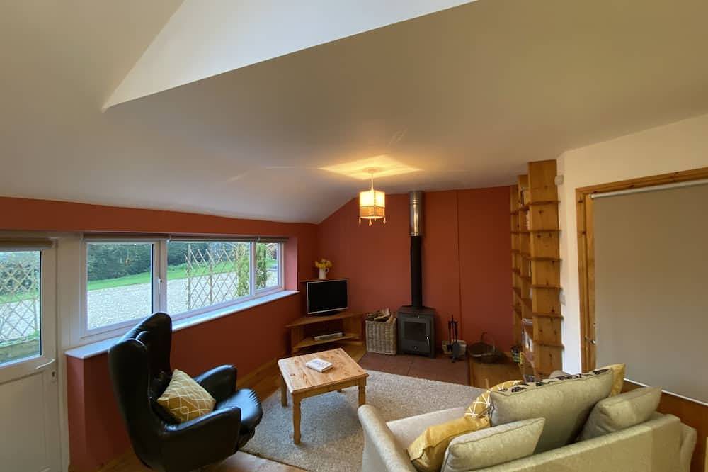 Countryside Cottage in the Mendip Hills, with garden in Compton Bishop, Somerset