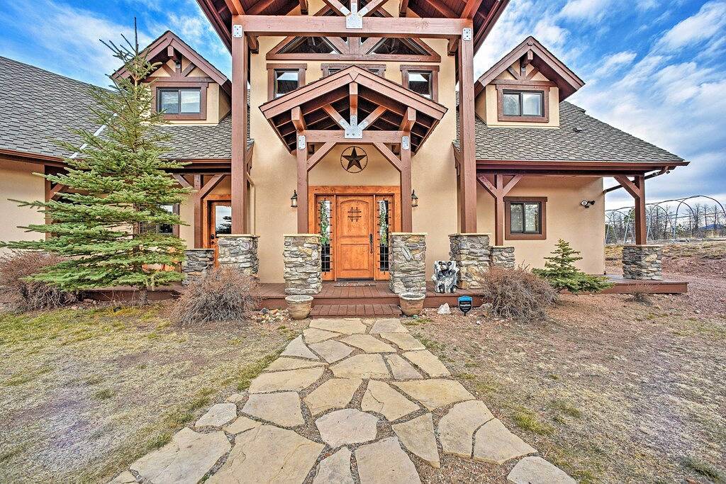 Idyllic Florissant Cabin w/ Patio & Hot Tub! in Teller County