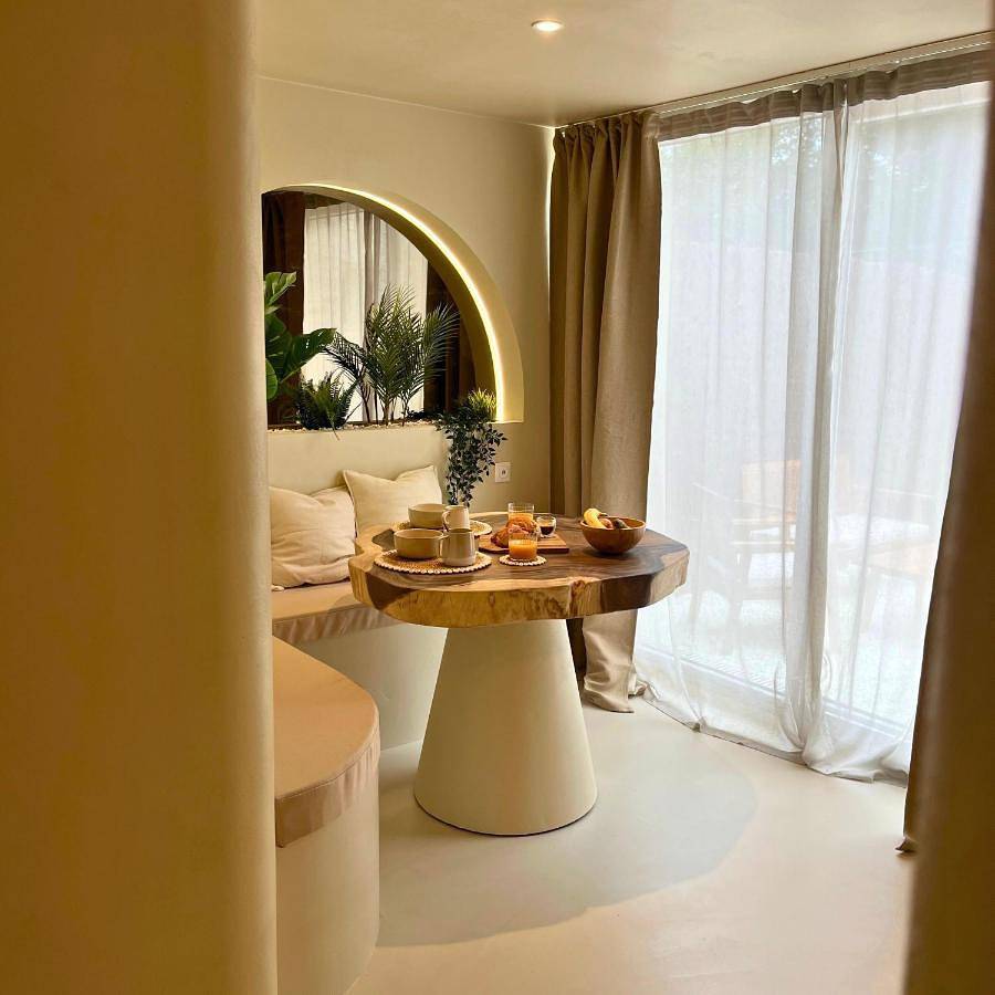 Appartement entier, Casa Cinta - Sanctuaire Balinais avec Baignoire Balnéo et Cinéma Privé in Croix (homonymie), Région de Lille