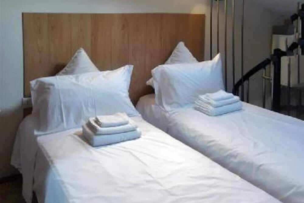 Appartamento intero, Centro, wi-fi ,climatizzato,utenze pulizie biancheria camere e bagno comprese . in Parma, Provincia di Parma