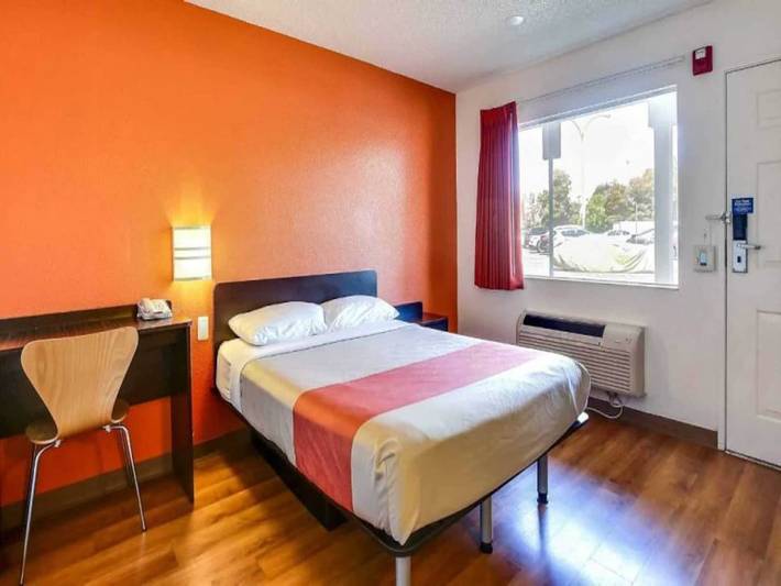 Ganze Wohnung, Geräumiges Zimmer mit Kingsize-Bett in Oakland, Alameda County