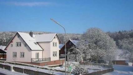 Ferienhaus für 4 Personen, mit Seeblick und Balkon sowie Ausblick und Garten, kinderfreundlich in Hessen