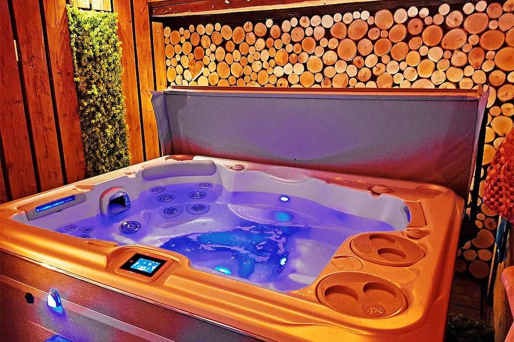 Urgemütliches Sacherl, privater Whirlpool, Sauna und Kamin. Garten umzäunt. in Grainet, Šumava Mountains