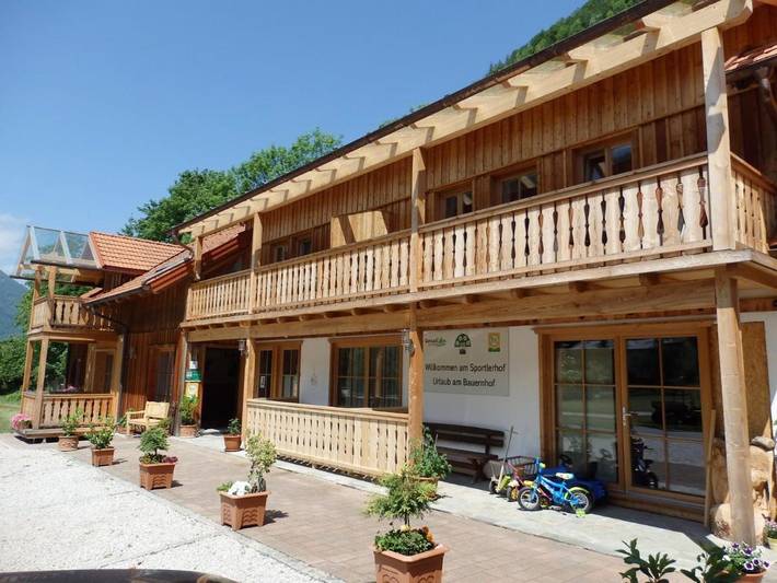 Ferienwohnung für 5 Personen, mit Balkon und Terrasse sowie Garten und Pool in Grünau im Almtal