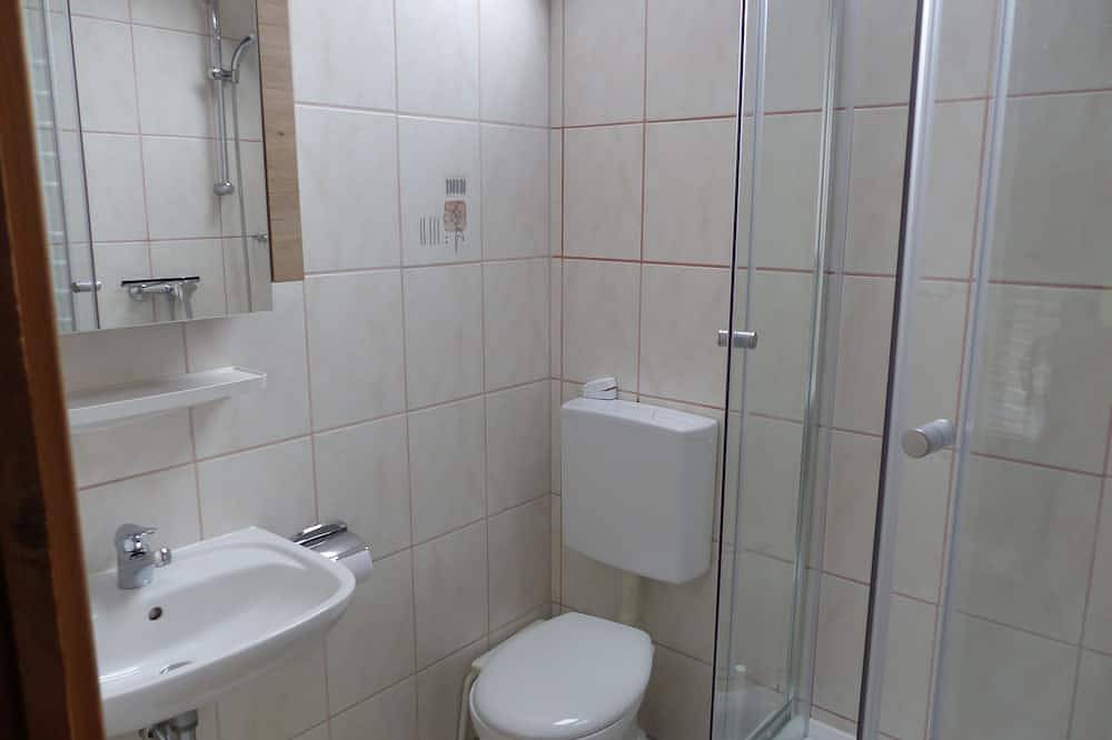 Highspeed Internet Ferienhaus, Terrasse am Waldrand, für 6 Personen + Hund in Silbersee, Frielendorf