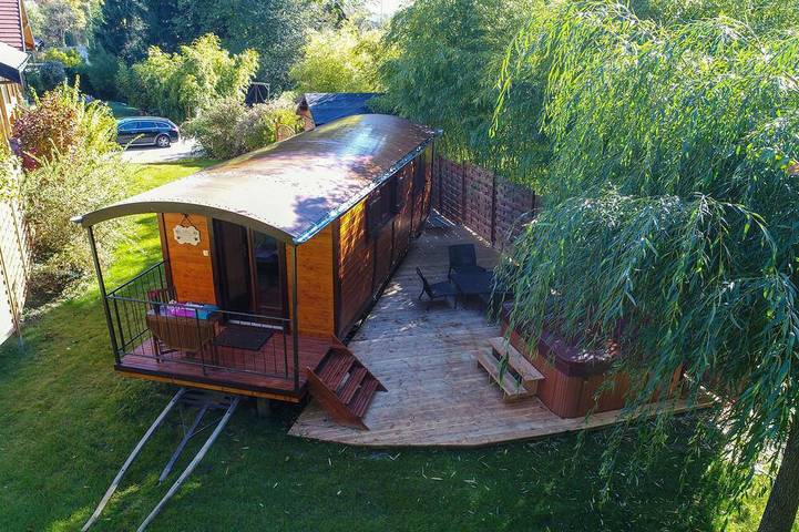 Gîte pour 4 personnes, avec terrasse ainsi que jacuzzi et jardin à Metz-Tessy