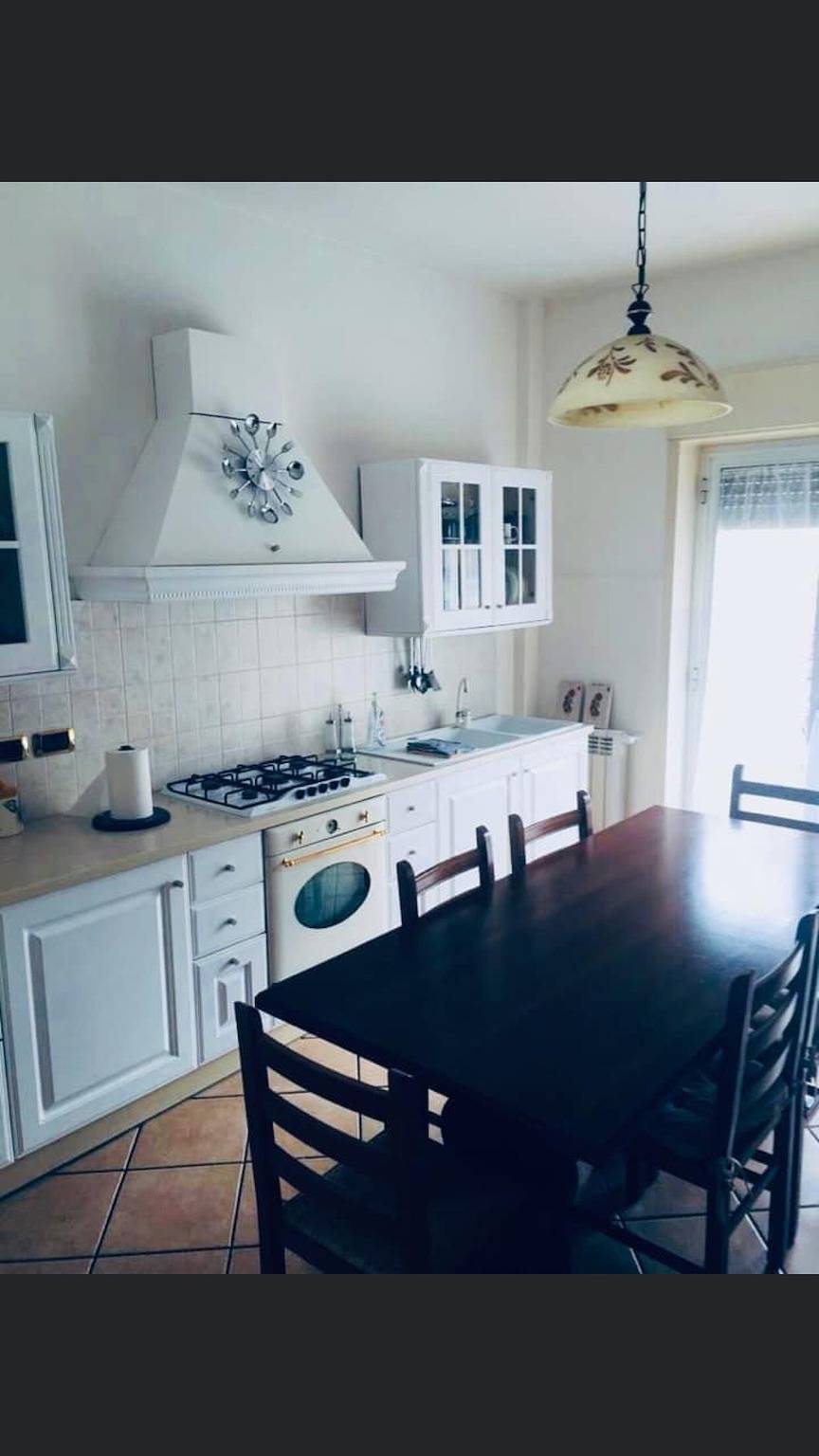 Ganze Wohnung, Ferienwohnung 'Casa Vacanze Piazza Europa' mit Balkon, Wlan und Klimaanlage in Milazzo, Messina Provinz