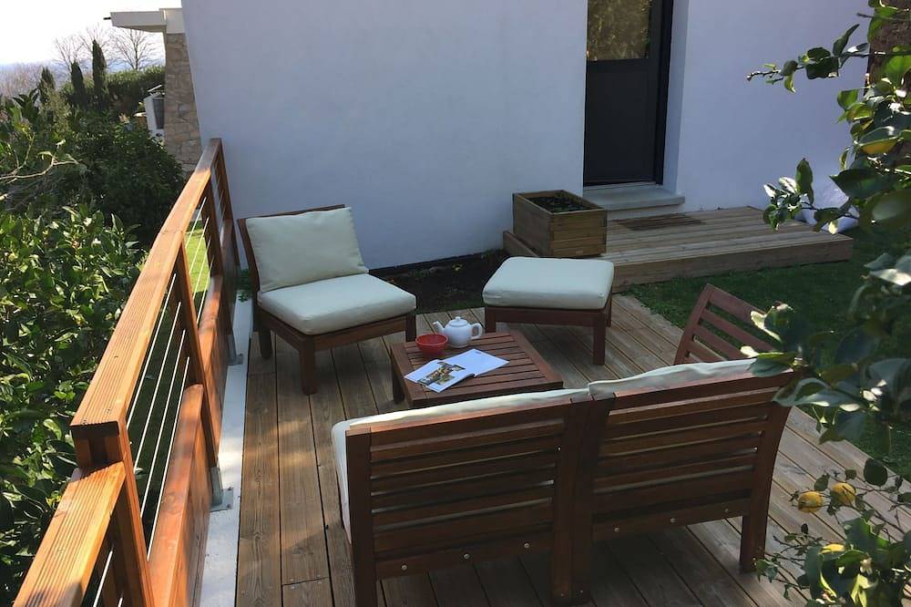 5 minutes from town center, quiet, sea and mountain views in Bastia, Cap Corse