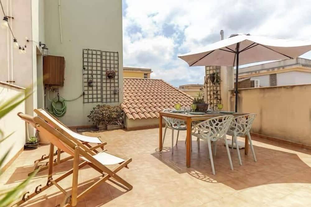 Appartamento intero, Attico Chiaro E Centrale Con Vista (Grande Terrazza) E Garage Nella Stessa Costruzione in Cartagena, Costa Calida