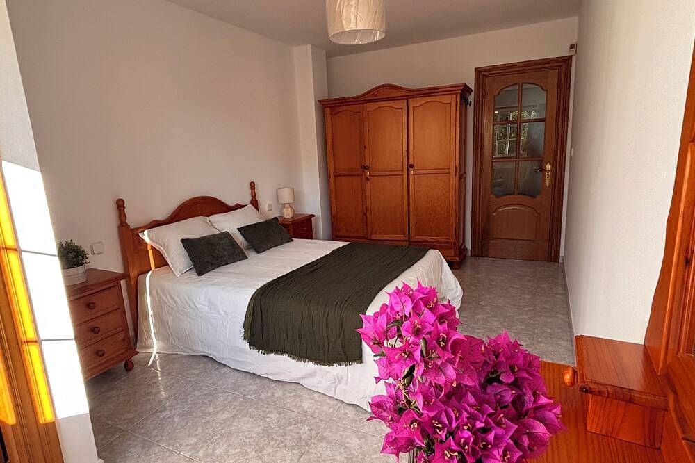 Cumbre Chalet in Sada with a pool and views of Sada in Sada, Costa de Galicia