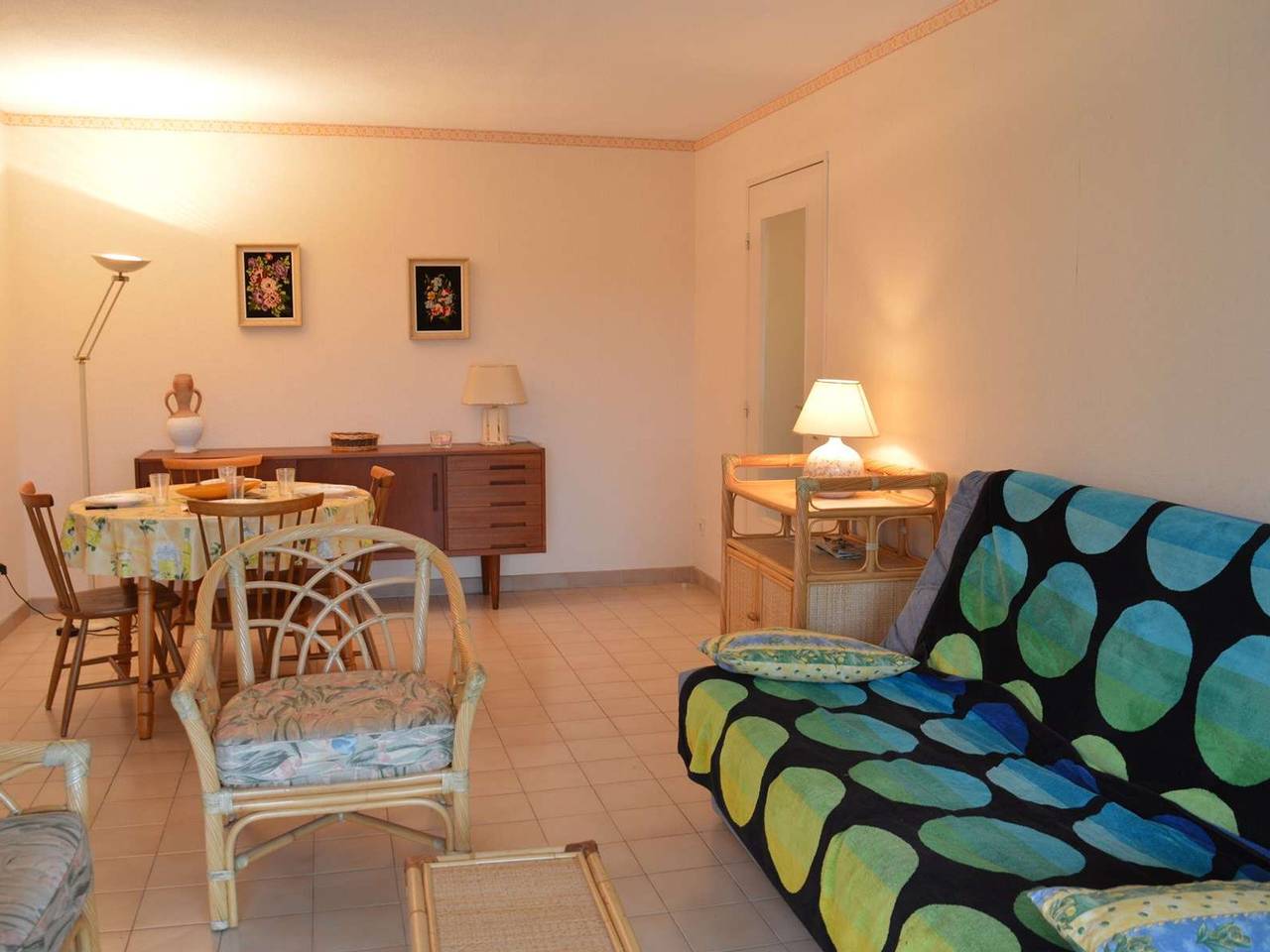 Appartement entier, Appartement 2 pièces à Fréjus avec piscine, parking et à 300m des commerces in Fréjus Plage, Fréjus