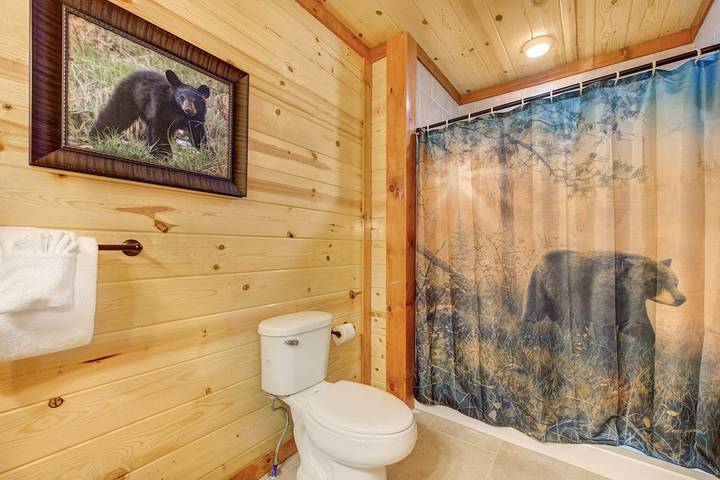 Glamping for 12 people, with balcony and hot tub, with pets in Great Smoky Mountains National Park