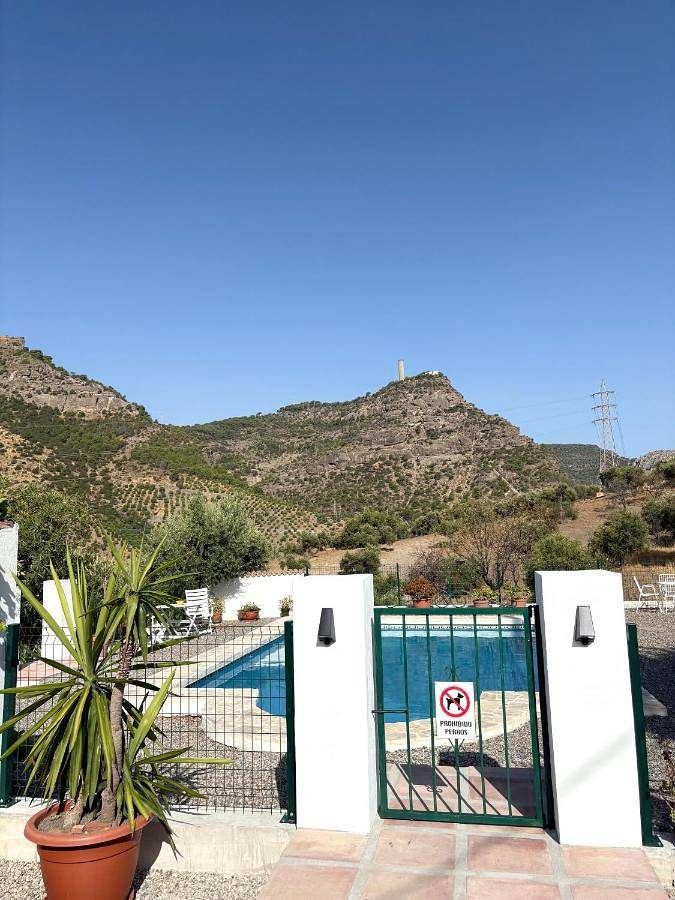Casa rural para 4 personas, con piscina además de jardín y vistas en Álora