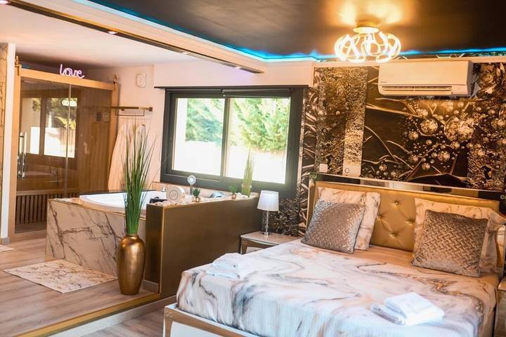 Location de vacances pour 2 personnes, avec sauna et jacuzzi ainsi que jardin et piscine à Carpentras - 2