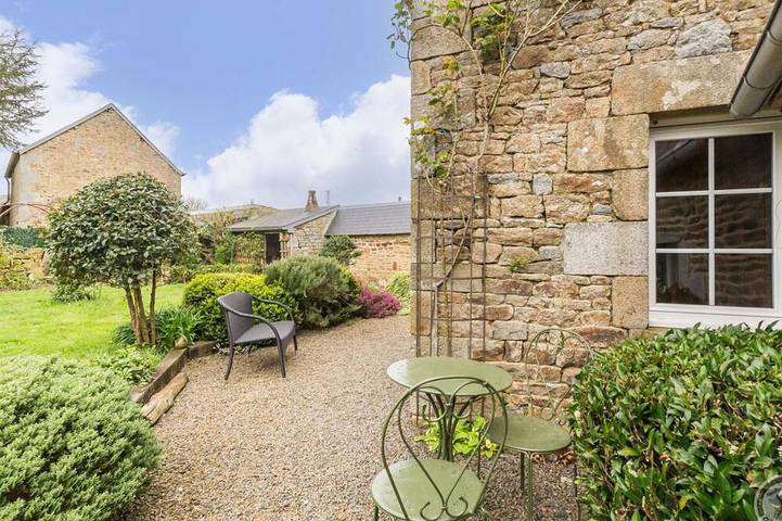 Gîte pour 4 personnes, avec jardin à Coulouvray-Boisbenâtre