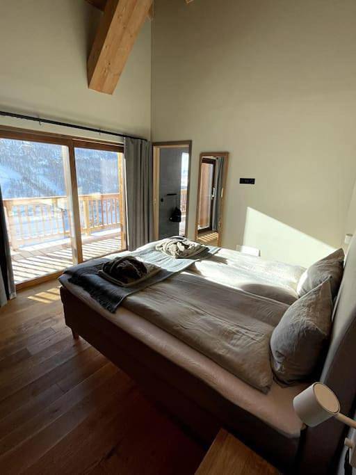 Chalet pour 18 personnes, avec terrasse et sauna ainsi que jardin et vue, animaux acceptés dans Cervinia - 4