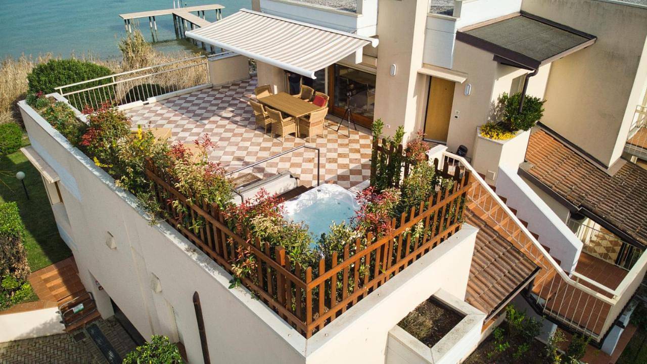 Lake Front Luxury Apartment in Colombare, Sirmione