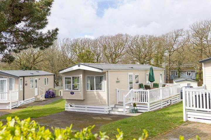 Vakantiehuis voor 6 personen, with zwembad and whirlpool as well as terras, met huisdier in New Forest