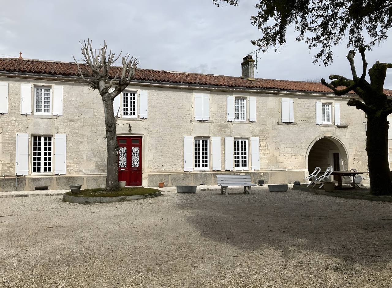 Bed and Breakfast 'D'hôtes' con piscina compartida, terraza compartida y Wi-Fi in Segonzac, Charente