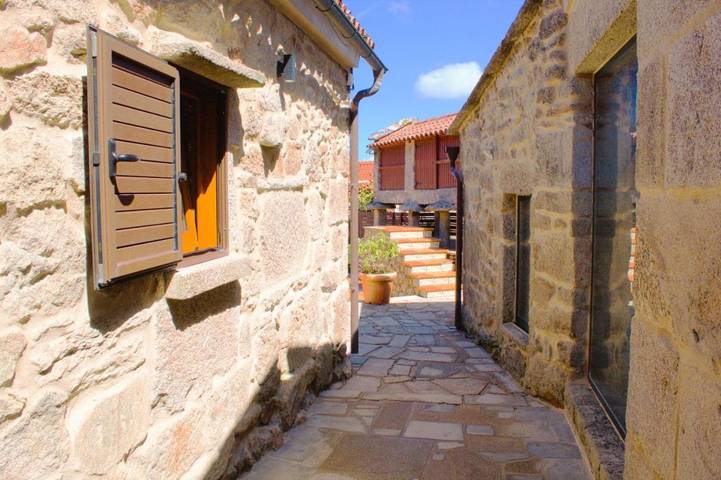 Casa de vacaciones para 10 personas, con jardín además de terraza y piscina, Se admiten mascotas en Meis