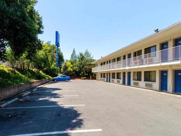 Ganze Wohnung, 1 Queensize-Bett | Kühlschrank in Redding, Shasta County