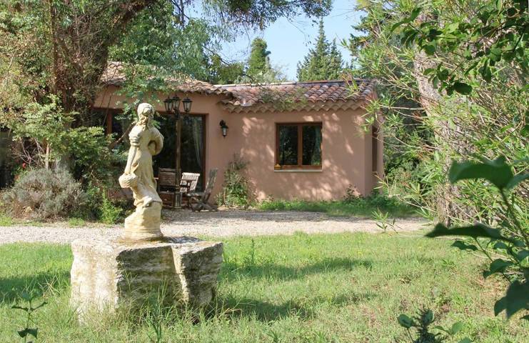 Location de vacances pour 5 personnes, avec piscine ainsi que vue et terrasse à Caumont-sur-Durance - 2