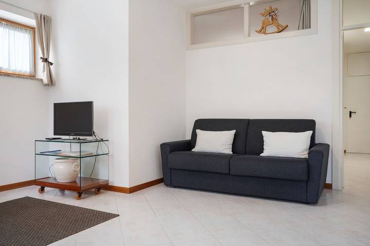 Hel lejlighed, Apartment 'Casa Hueller' with Mountain View, Private Terrace and Wi-Fi in Roncegno Terme, Valsugana