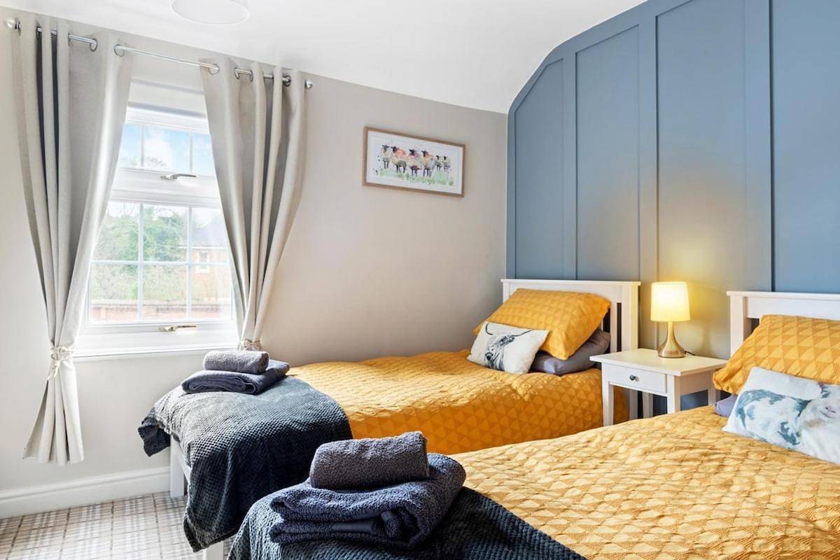 Laurel Cottage, Lincoln, Spacious Home for 4 - Free parking in Lincoln, Lincolnshire